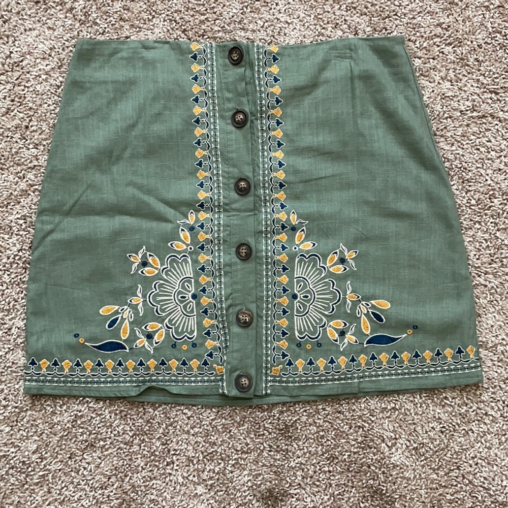 Embroidered skirt